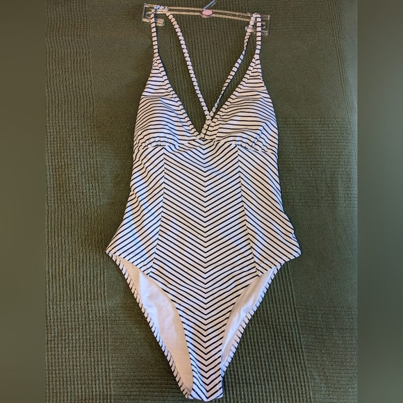 Bathing suit - Picture 2 of 3
